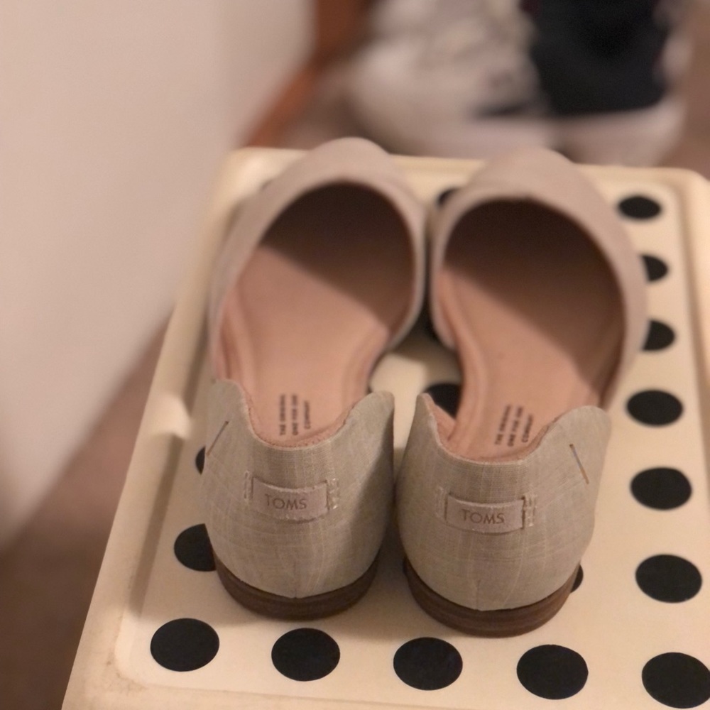 Tom’s Flats-never worn